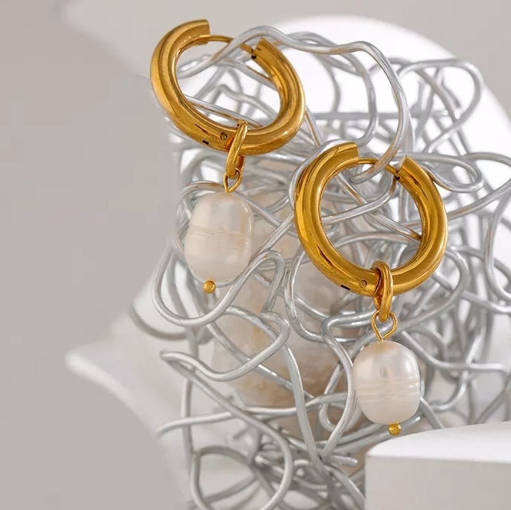 Gorgeous Round Dangle Pearl Hoop Earrings - Picture 4 of 7